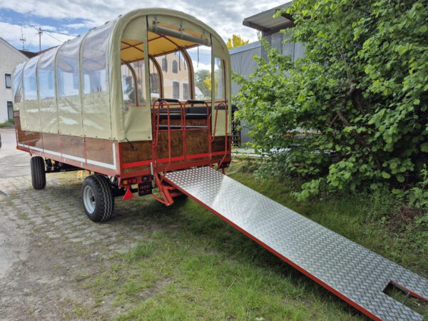 Planwagen mit Druckluftbremse für Traktor Partyplanwagen Weinprobe 09.302