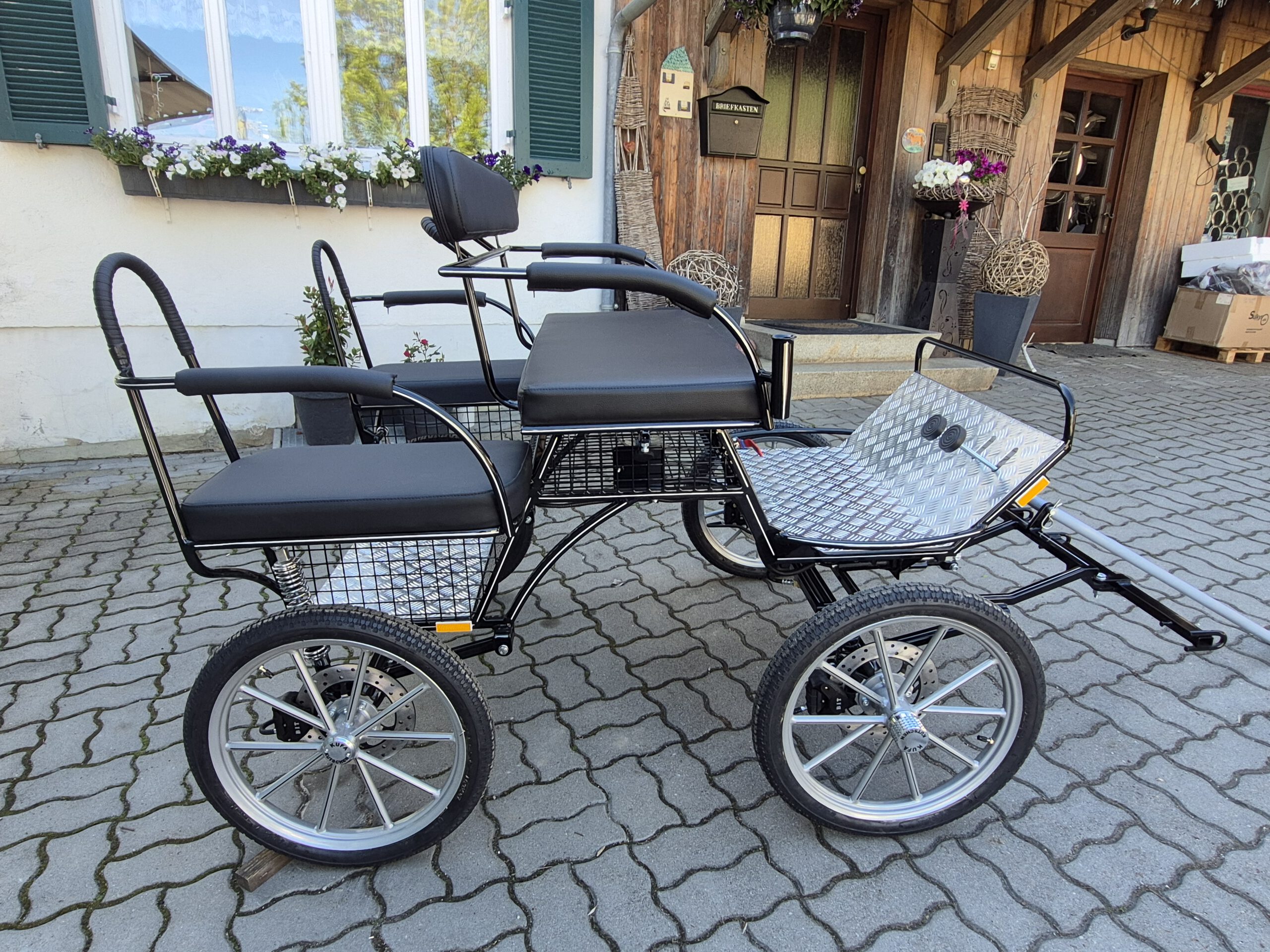 Sehr leichte Mini Shetty, Shettykutsche Modell Pony Leicht mit Sitzbänken 06.803