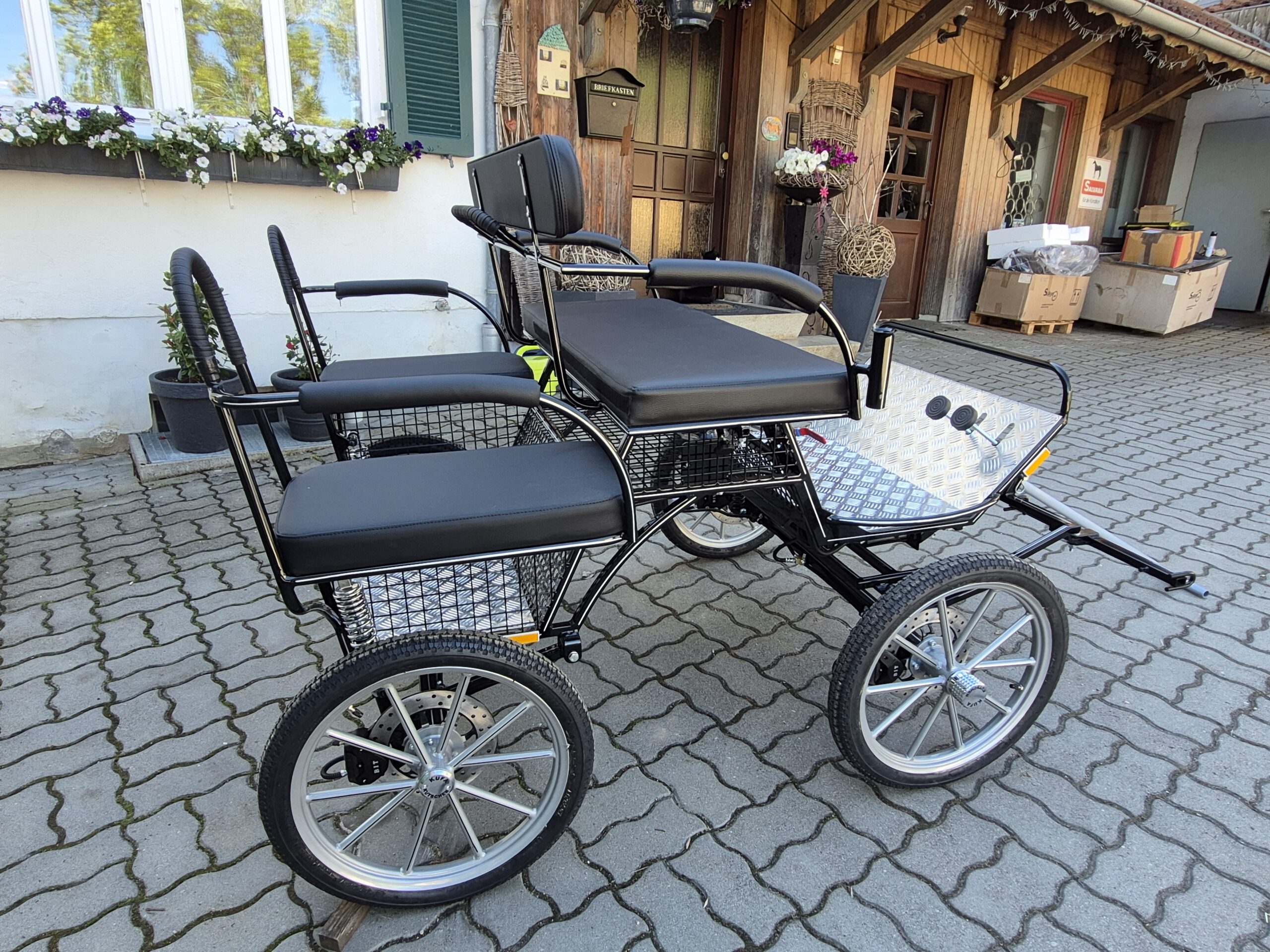 Sehr leichte Mini Shetty, Shettykutsche Modell Pony Leicht mit Sitzbänken 06.803 – Bild 2